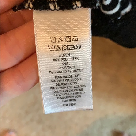 Tahari black and white top - Picture 5 of 5